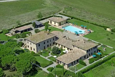 Image de Farmhouse on Lake Trasimeno, entire structure 13 apartments