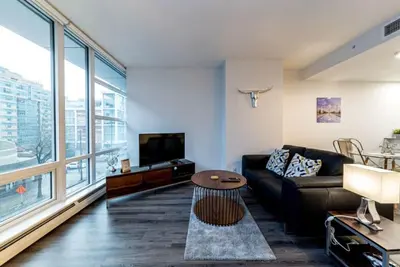 Image de Luxe 1br Apt with Skyline Views near Robson Street