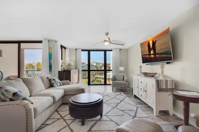 Image de Enclave 302b | Across from Gated Beach • Pool & Tennis • 2 King Suites • Sleeps