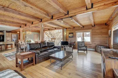 Image de Huge Log Home on Private Land in the Rockies