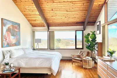 Image de Cozy Sanctuary with Water Views