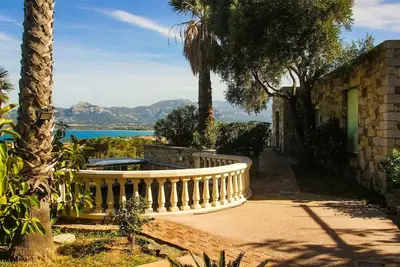 Gîte \"Le Belgodère\" à Calvi, vue 360 piscine, mer, citadelle et montagnes!