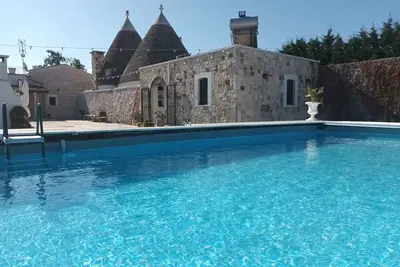 Image de Maison de vacances avec une piscine extérieure