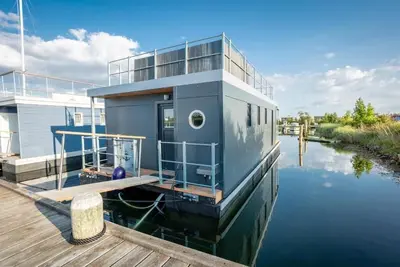 Image de Hausboot Rán für 5 Pers. mit Großzügiger Dachterrasse in Kragenæs auf Lolland