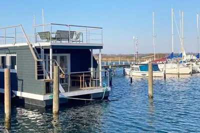 Image de Hausboot Bruntje für 5pers. mit Großzügiger Dachterrasse in Kragenæs auf Lolland
