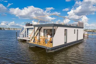 Image de Hausboot Aegir für 5 Pers. mit Dachterrasse in Schleswig am Ostseefjord Schlei