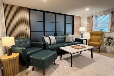 Image de Stylish and comfortable 2br Apt Steps to the beach!