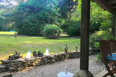 Image de Calme et verdure pour un séjour reposant, piscine privative, animaux acceptés.