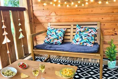 Image de Studio cosy avec piscine et balcon