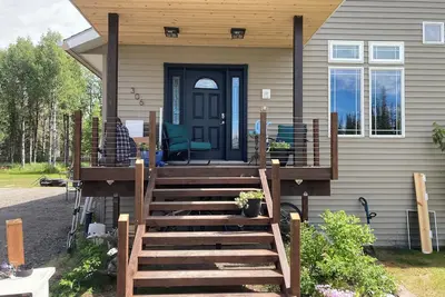 Image de Expansive Kenai home near fishing, airport w/pool table, fire pit, gardens!