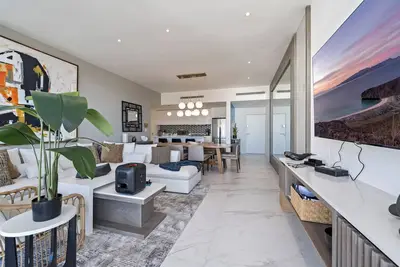 Image de Luxury Condo Steps from the Beach & Marina