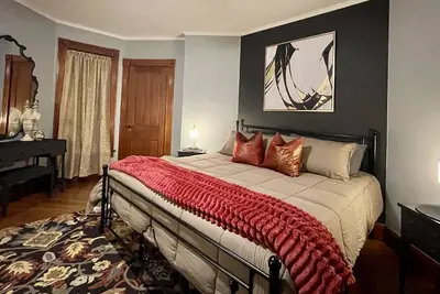 Image de Elegant 2 Bedroom King Suite Downtown Sandusky/ Cedar Point/ Lake Erie\n\n