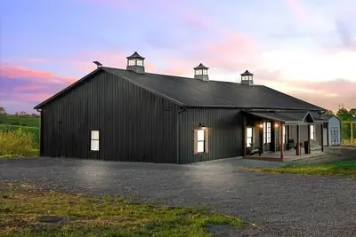 Bourbon Barndominium Bonanza! Golf Simulator+Theater+Hot Tub+Sports Bar+Arcade