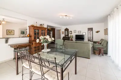 Appartement 'Lumineux Havre De Paix' avec balcon et Wi-Fi