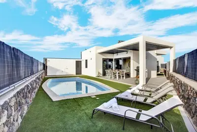 Image de Maison de vacances 'Villa Del Roque' avec vue sur la montagne, piscine chauffée et Wi-Fi