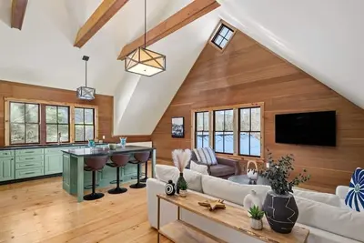 Image de Gorgeous unique space minutes from Stowe mountain