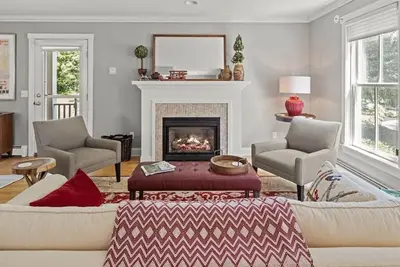 Image de Gorgeous 3 bedroom in popular Stowe location.