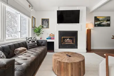 Image de Idyllic 2br Condo, Centrally Located Quiet Retreat