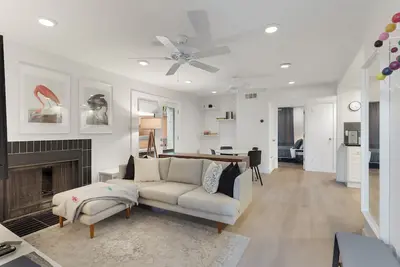 Image de New Downtown Atx! 30 day plus!