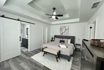Image de Red Rose Gem: 3-bed house with washer and dryer