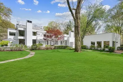 Image de Mansion in Greenwich with private lake and river