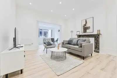 Convenient 1 Bed Apartment in Cheltenham Centre