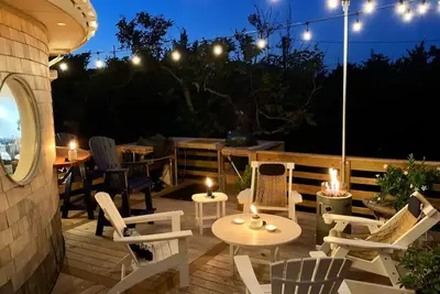 Image de The Retro Round House-Unique Escape by the Sea w/Hot Tub\n\n