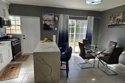 Image de Cozy 2-bedroom townhome w\/ WiFi, Ac in a gated area & 5 min from Ocj - Airport