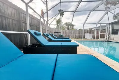 Image de Fun & Stylish 4/2 Pool Home W/ Pool Table!