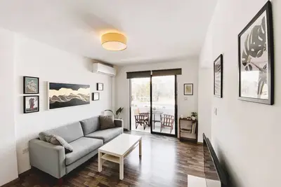 ★ Modern studio in City Center, 5min from Beach ★