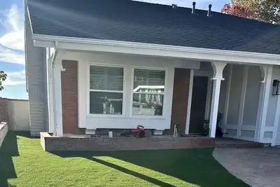 Image de Newly renovated and furnished Lake Forest home near Orange County attractions!