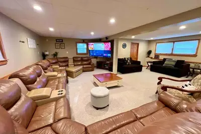Image de HillTop Manor-Spacious 6br+Ps5+FirePit+Pool Table