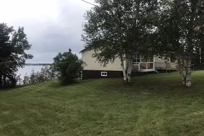 Image de Nan & Pop's Waterfront Retreat, Offering a breathtaking view of the bay!