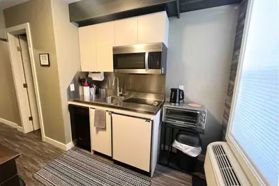 Image de Central Farmhouse-Style Micro Apartment