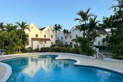 Image de Charming 3-bedroom villa w\/ all amenities Close to white sand beaches -Barbados\n