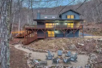 Image de Mountain Creek Haven-Creekside Luxury w/ Hot Tub, Sleeps 15!