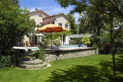 Image de Villa 200m2, 4 chambres climatisées, jardin, piscine, 10mn plages de Golf juan
