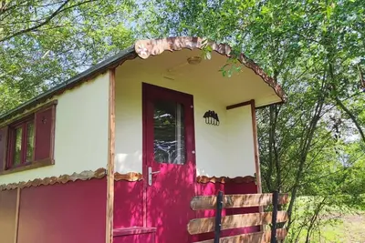 Image de Roulotte confortable en pleine nature aux portes du Périgord noir!
