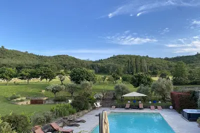 Image de Magnifique Bastide en Provence avec piscine, tennis et jacuzzi classée 4*