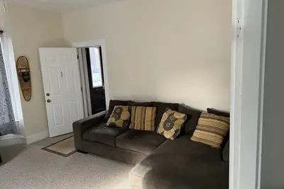 Image de Spacious apartment located in the heart of everything Maine has to offer.