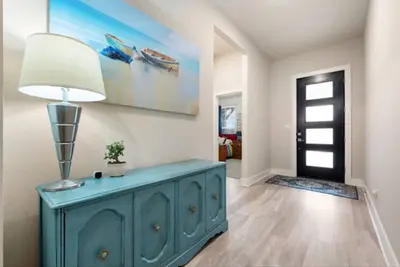 Image de Long-term rental in Georgetown: Charming home, serene neighborhood, & location!
