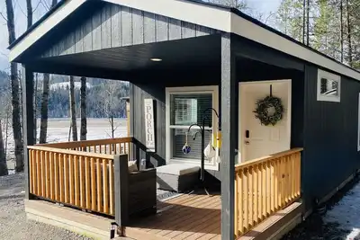 Image de Cozy cabin with gazebo, gas fire pit and hot tub
