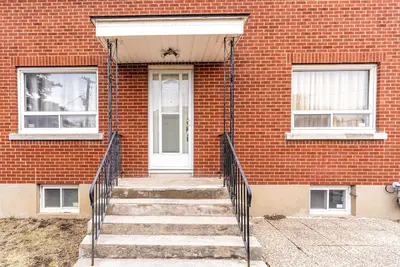 Image de Beautiful Ottawa home in a serene environment. Walking distance to amenities