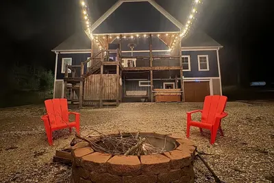 Image de The Salty Dog! 5 Bd\/4 Bath Lake House, Hot Tub, Perfect for Families & Groups