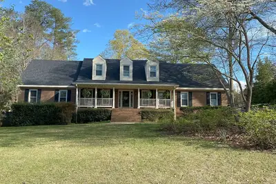 Image de Large quiet lot. Next door to West Lake. 4. 3 Miles to Augusta National/Masters