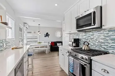 Image de Balboa Island Gem | Walk to Beach & Dining | Ac + Private Deck