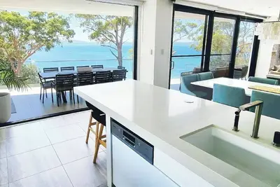 Image de Vue One Nelson Bay Waterfront Luxury