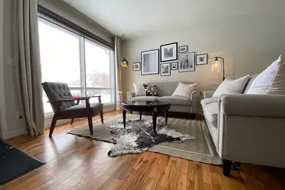 Image de Stylish & Comfortable 3 Queen Beds - Minutes from Downtown