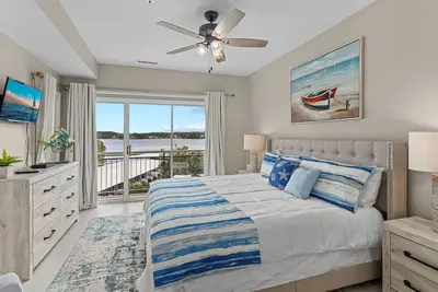Image de Lux Lakefront 4br Family Condo - Private Boat Slip