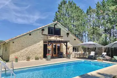 Image de Canard: Beautifully renovated tobacco barn & pigeonnier sleeps 14. Pool.